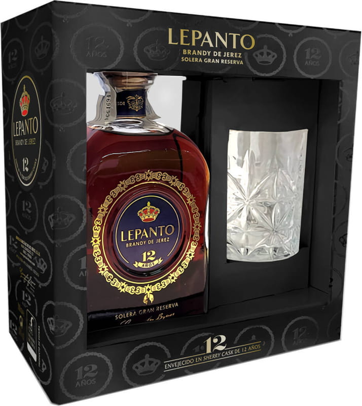 Lepanto-Brandy-de-Jerez-Solera-Gran-Reserva-w-pudelku-z-kielszkiem.jpg
